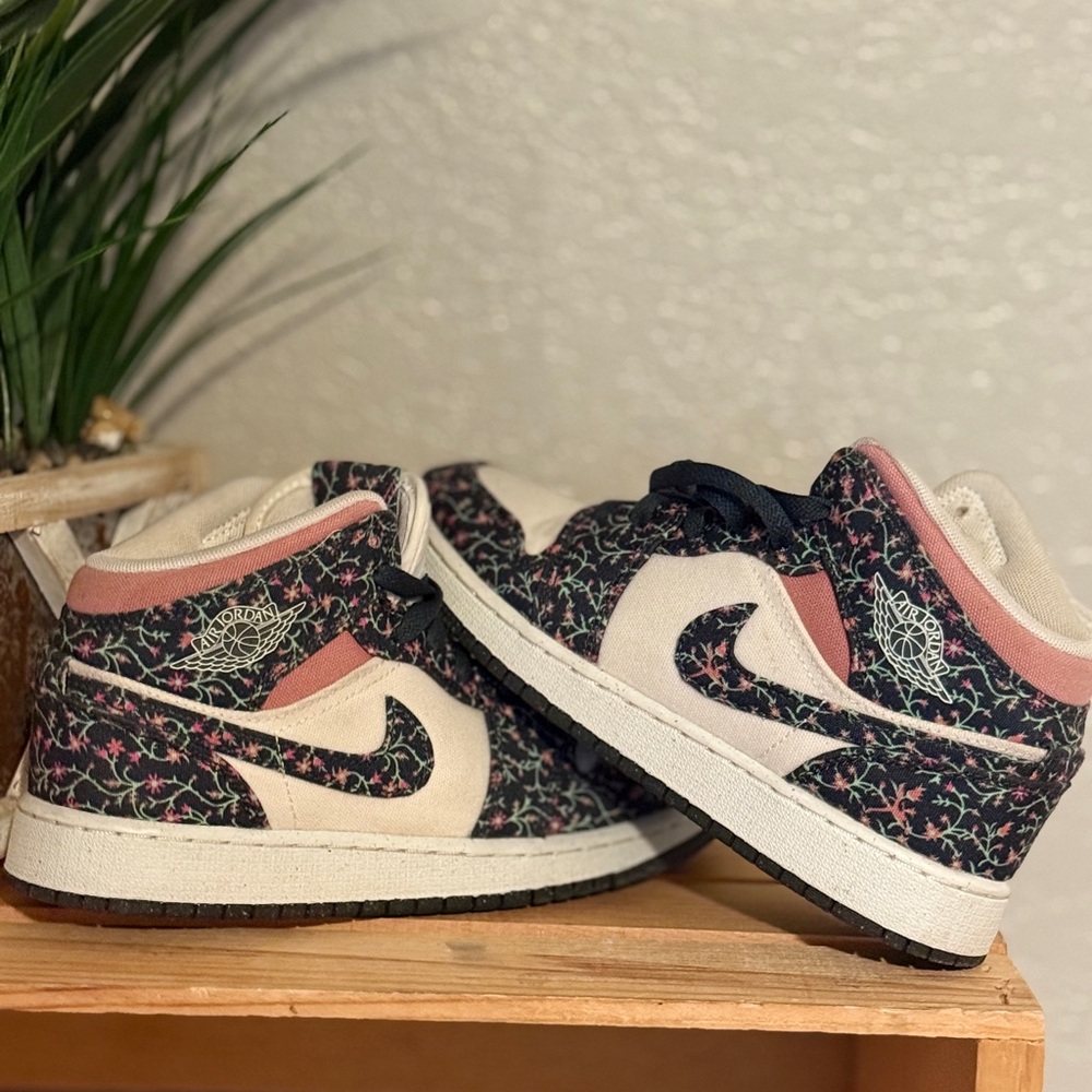 Jordan Black and Pink Sneakers with Paint Splatter Design